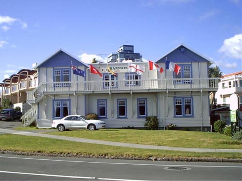 Barnacles Seaside Inn Paraparaumu Extérieur photo